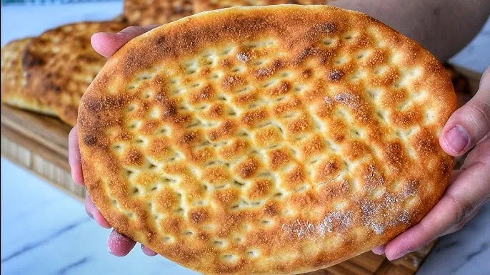 Tırnaklı Pide (Tereyağlı Ve Soslu)
