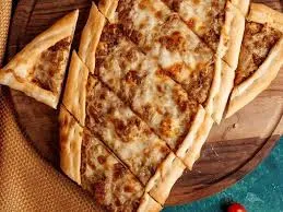 Kıymalı Kaşarlı Pide